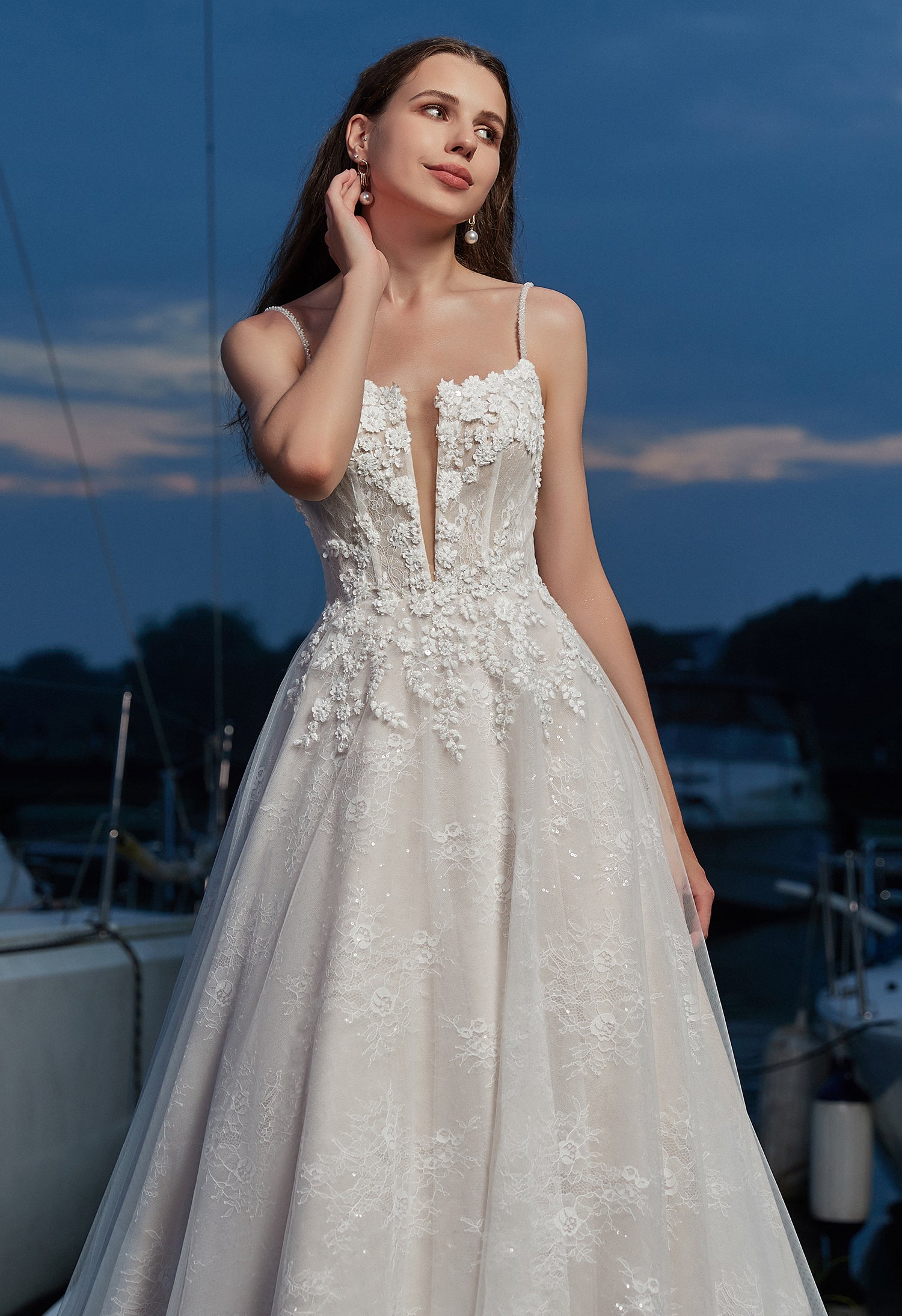 Floral Appliques V-Neck Grace Wedding Dress with Corset Back