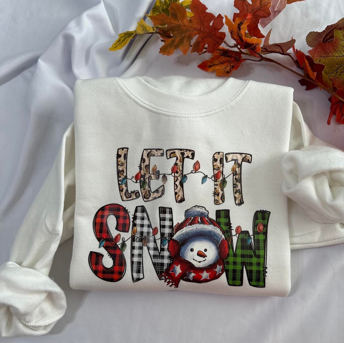 Let it Snow Christmas Crewneck: Retro Graphic Print Sweatshirt