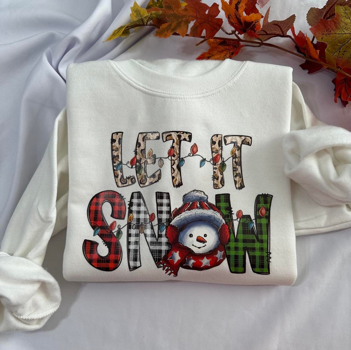 Let it Snow Christmas Crewneck: Retro Graphic Print Sweatshirt