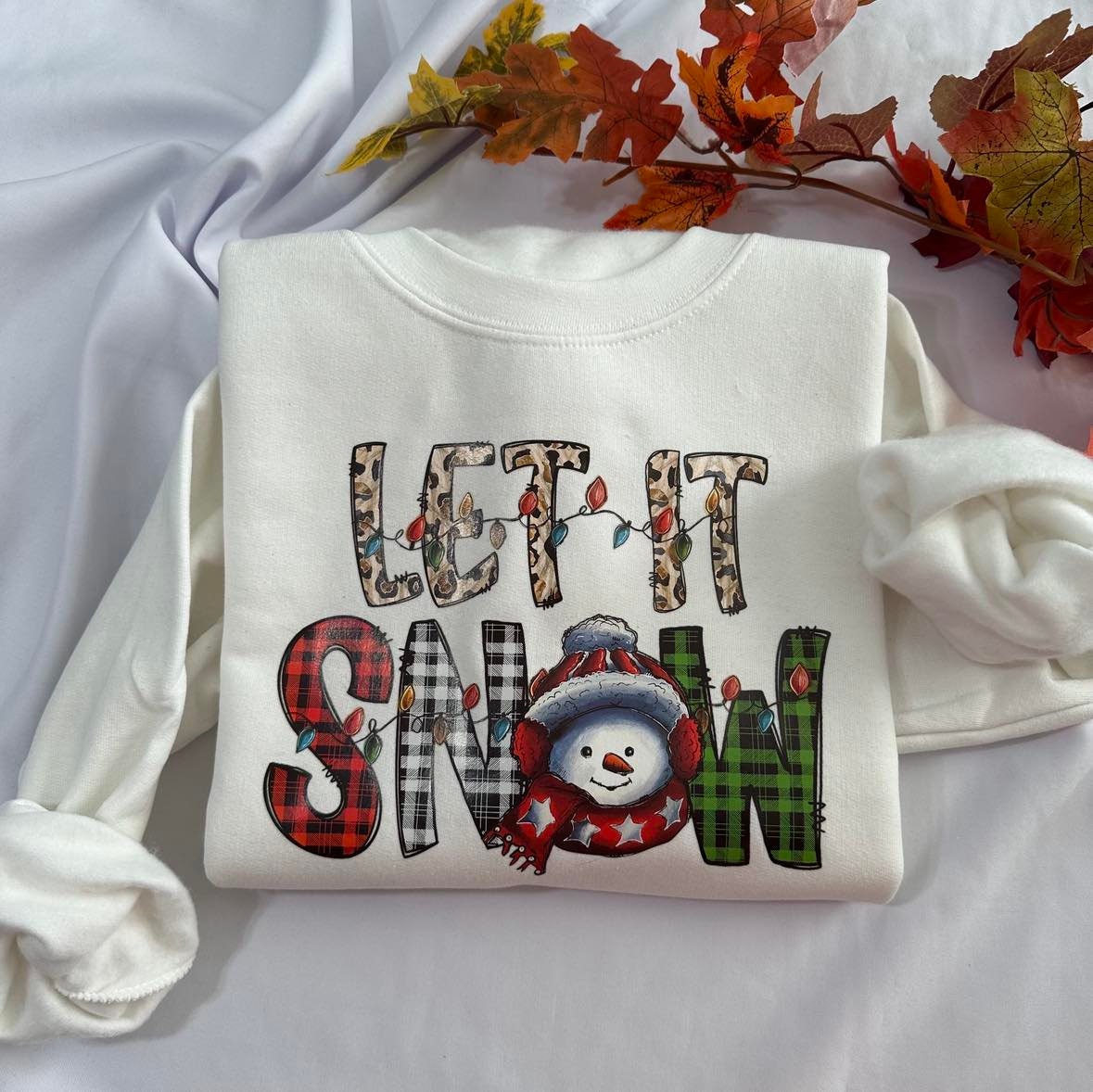 Let it Snow Christmas Crewneck: Retro Graphic Print Sweatshirt