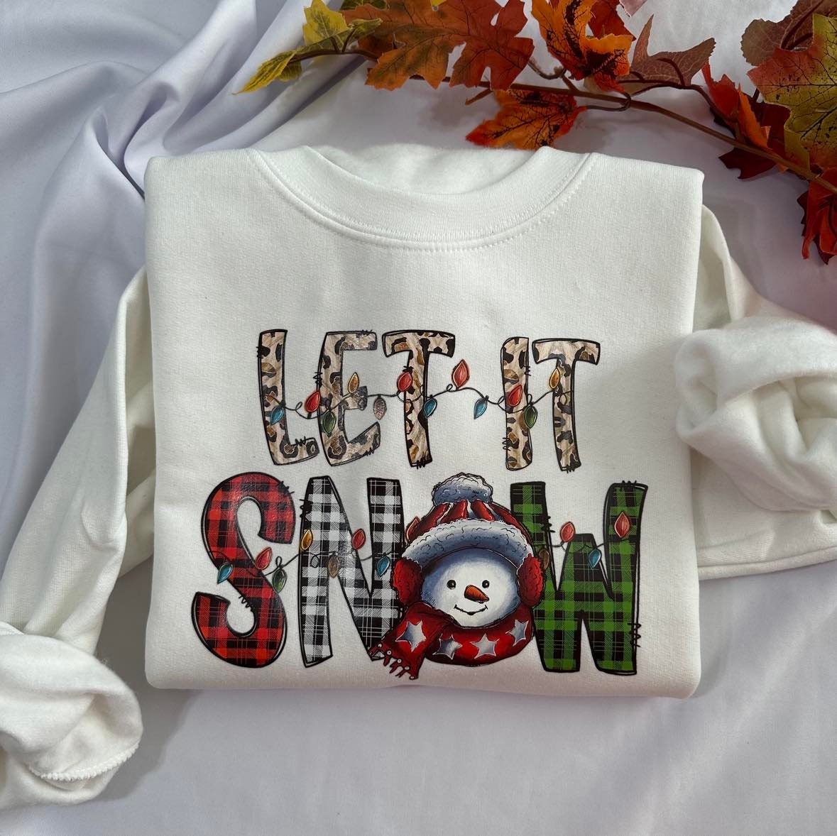Let it Snow Christmas Crewneck: Retro Graphic Print Sweatshirt