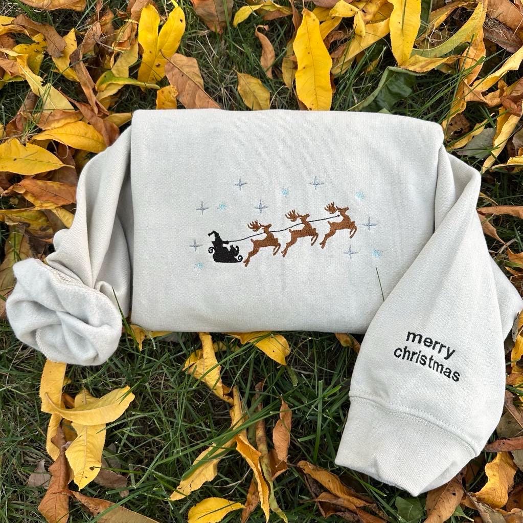 Personalized Embroidered Christmas Sweatshirt: Retro Santa & Reindeer